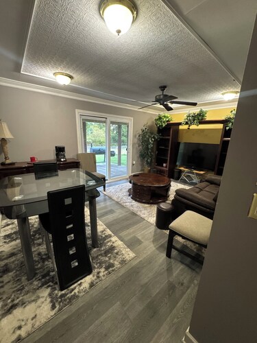 Charming and Safe Private Suite with a private entrance.