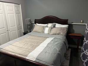 1 غرفة نوم ومكواة/لوح كي وواي فاي وملاءات أسرّة