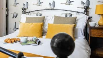 Cribs/infant beds