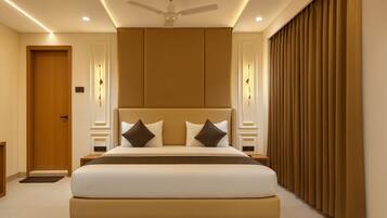 Espacio para trabajar con laptop, wifi gratis y ropa de cama