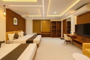 Phòng Suite dành cho gia đình | Khu vực làm việc phù hợp cho laptop 