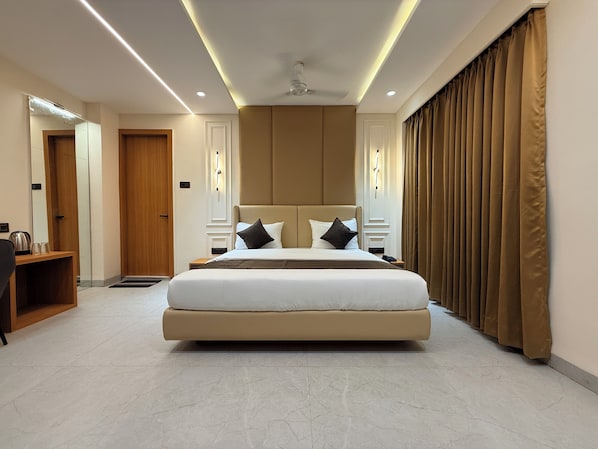 Premier Room | Laptop workspace, free WiFi, bed sheets