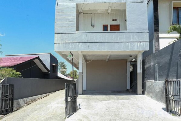 Unclassified image, 1 of 4, button - Citra Homestay Soe (Soe City)