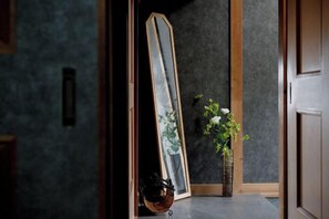 Unclassified image, 3 of 14, button - Gion Donguri An (Kyoto)