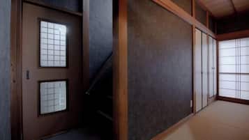 Bàn ủi/dụng cụ ủi quần áo