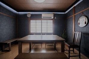 Iron/ironing board - Gion Donguri An (Kyoto)