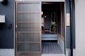 Unclassified image, 4 of 14, button - Gion Donguri An (Kyoto)