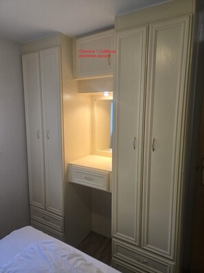 2 camere, ferro/asse da stiro