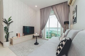 Living area - Paragon Residence The Modish 3BR7pax Balcony (Johor Bahru)