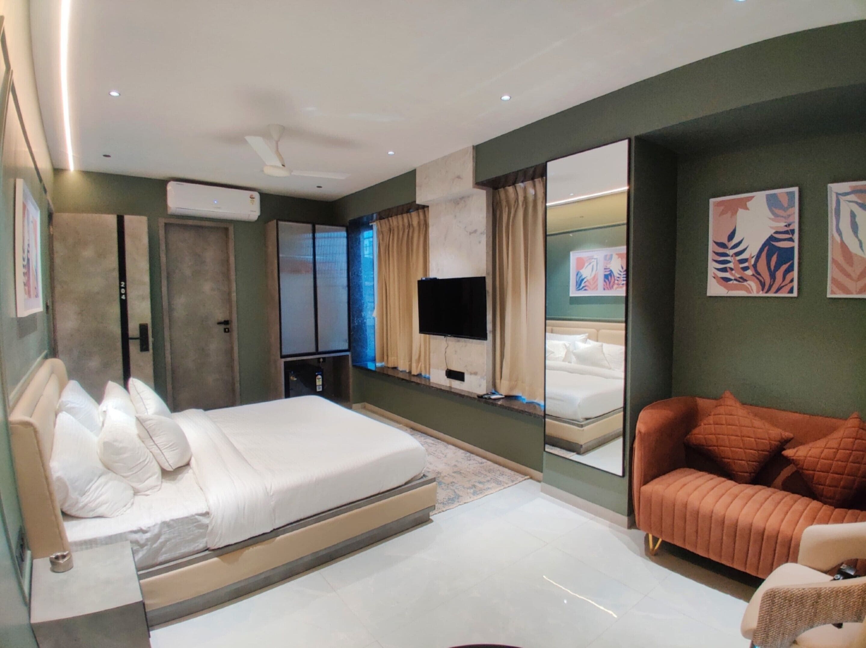 Soundproofing, free WiFi, bed sheets