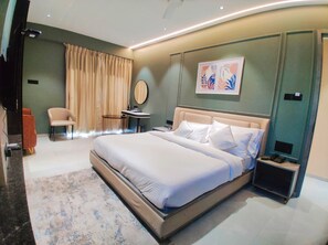 Deluxe Double Room | Soundproofing, free WiFi, bed sheets - Hotel comfort inn Pune (Pune)