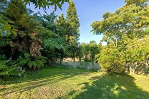 Unclassified image, 3 of 35, button - Rotorua Family Retreat Hamurana 10000Sqm Lawn (Hamurana)