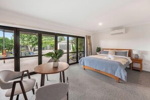 Room - Rotorua Family Retreat Hamurana 10000Sqm Lawn (Hamurana)