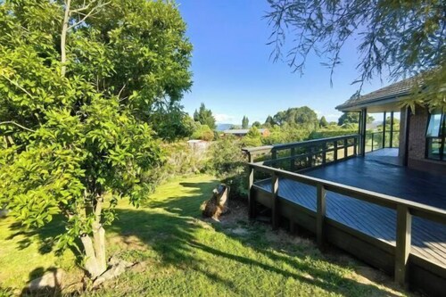 Rotorua Family Retreat Hamurana 10000Sqm Lawn