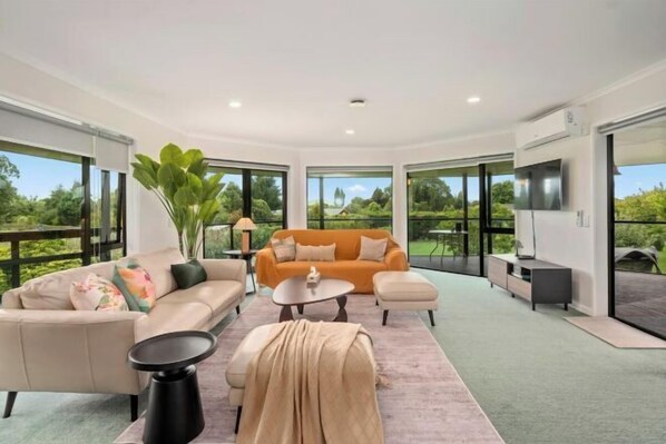 Interior - Rotorua Family Retreat Hamurana 10000Sqm Lawn (Hamurana)