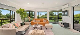 Rotorua Family Retreat Hamurana 10000Sqm Lawn