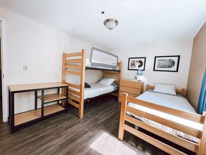 Desk, iron/ironing board, WiFi, bed sheets