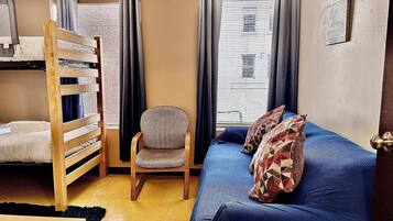 2 makuuhuonetta, silitysrauta/-lauta, Wi-Fi, vuodevaatteet