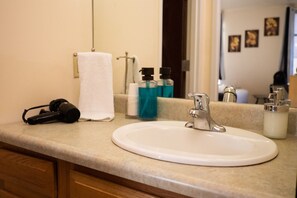 Shower, hair dryer, towels, shampoo