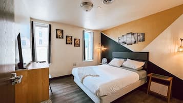 1 bedroom, desk, iron/ironing board, WiFi