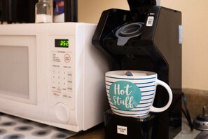 Microwave - Amazing Downtown Apt | Roku TV | Walk Everywhere! (Pittsburgh)