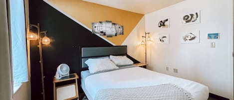 1 bedroom, desk, iron/ironing board, WiFi