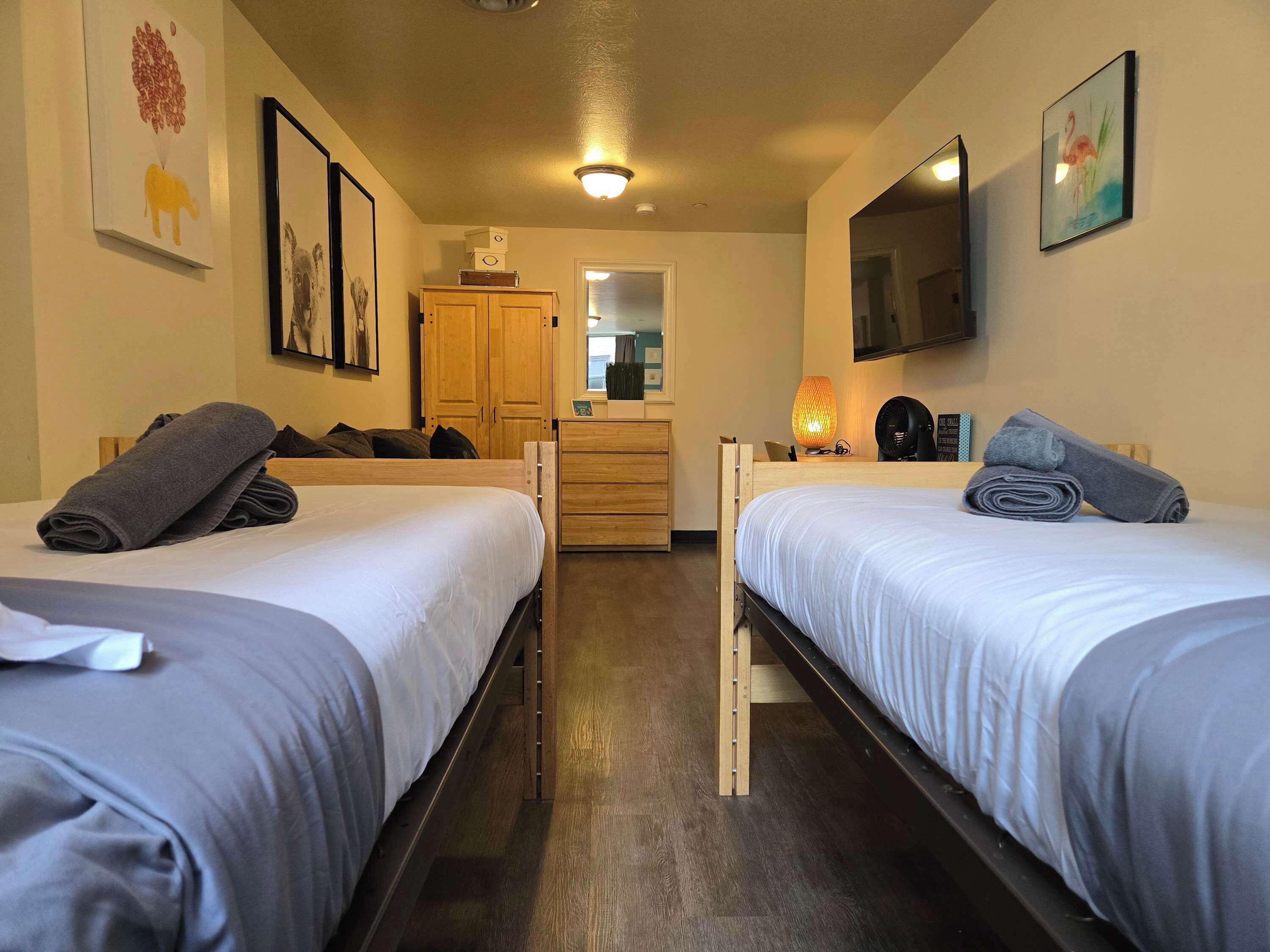 1 bedroom, desk, iron/ironing board, WiFi