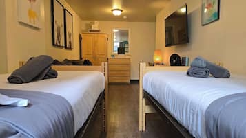 1 bedroom, desk, iron/ironing board, WiFi