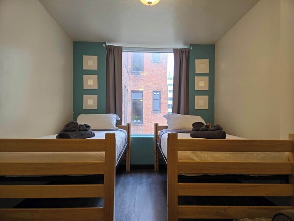 1 bedroom, desk, iron/ironing board, WiFi