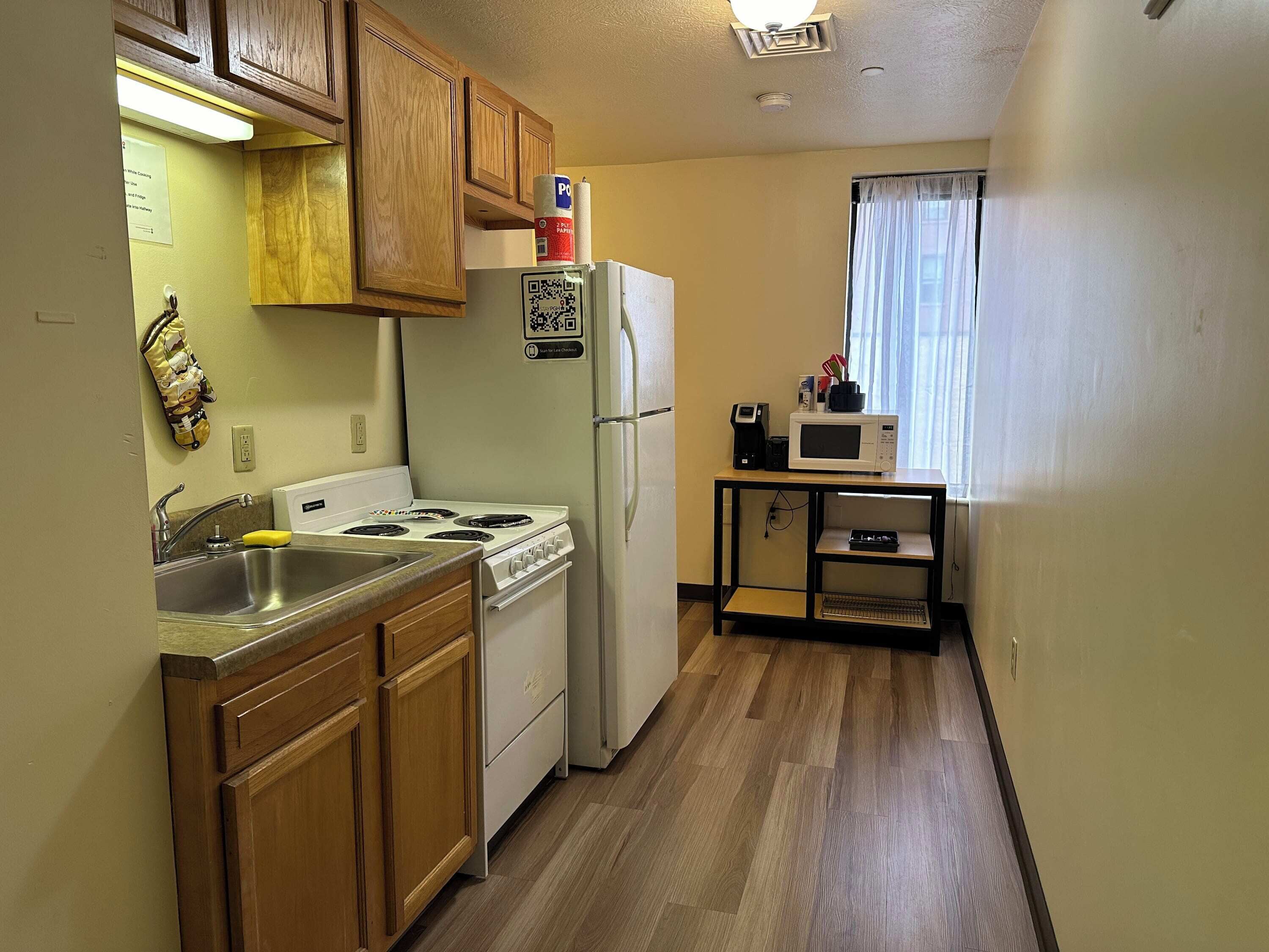 Kylskåp, mikrovågsugn, ugn och spishäll