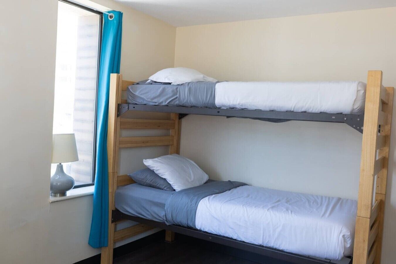 Desk, iron/ironing board, WiFi, bed sheets