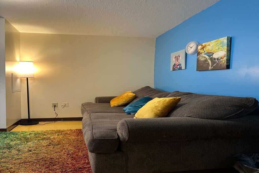 Televisión y oficina 