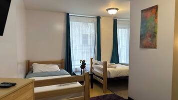 1 habitación, tabla de planchar con plancha, wifi y ropa de cama