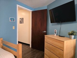 1 bedroom, desk, iron/ironing board, WiFi