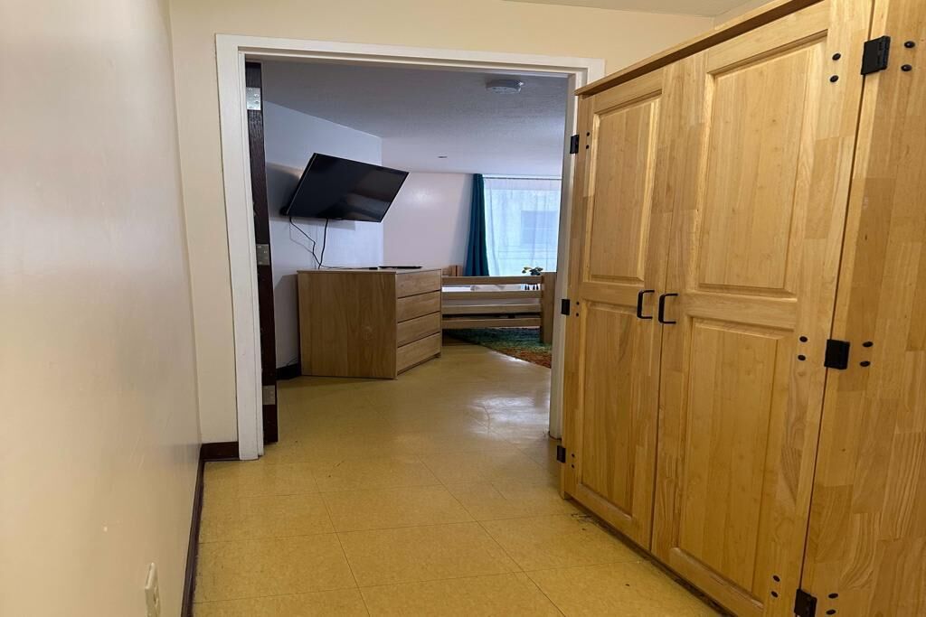 1 habitación, tabla de planchar con plancha, wifi y ropa de cama 