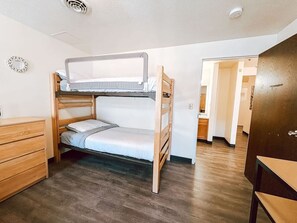 Desk, iron/ironing board, WiFi, bed sheets