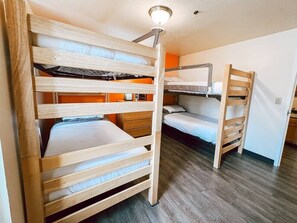 Desk, iron/ironing board, WiFi, bed sheets