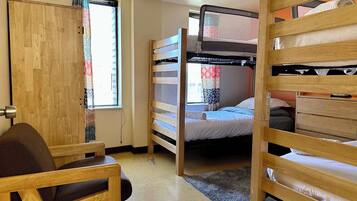 2 quartos, ferros/tábuas de passar roupa, Wi-Fi, roupa de cama