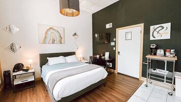 1 bedroom, desk, iron/ironing board, WiFi