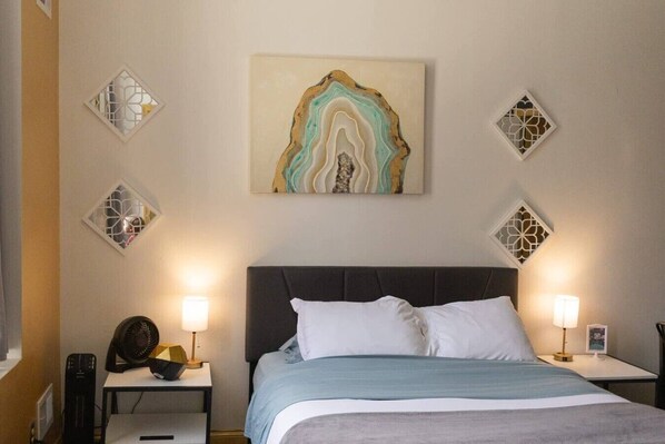 Desk, iron/ironing board, WiFi, bed sheets