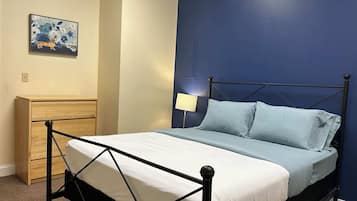 Silitysrauta/-lauta, Wi-Fi, vuodevaatteet