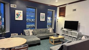 TV, fireplace, offices