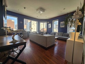 TV, fireplace