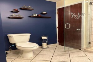 Douche, sèche-cheveux