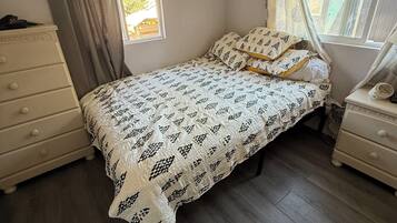 3 bedrooms, iron/ironing board, WiFi, bed sheets