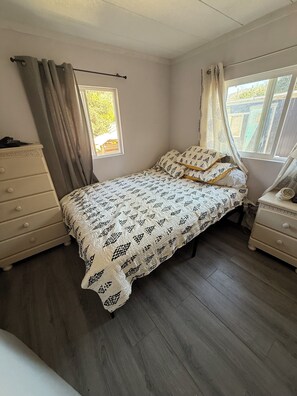 3 bedrooms, iron/ironing board, WiFi, bed sheets