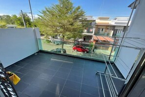 Room - 4BDR Double storey homestay Yong Peng, FreeParking (Yong Peng)