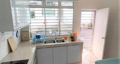 4BDR Double storey homestay Yong Peng, FreeParking