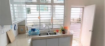 4BDR Double storey homestay Yong Peng, FreeParking