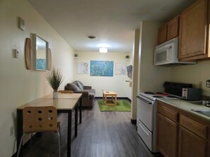 Micro-ondes, four, cafetière/bouilloire